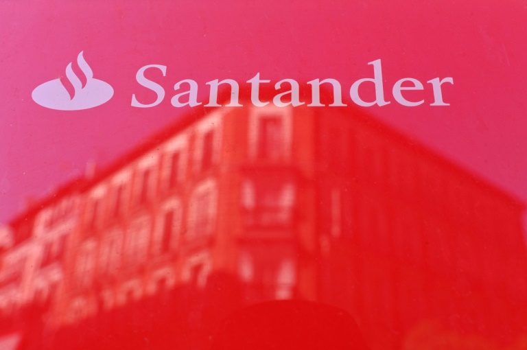  Santander posts record profit in 2023 after rate hikes