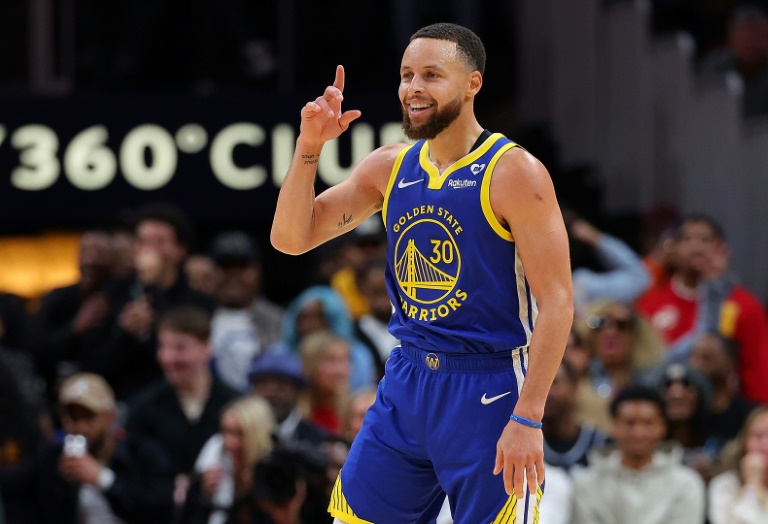  Curry hits 60 but Warriors fall in Atlanta, Lakers beat Knicks
