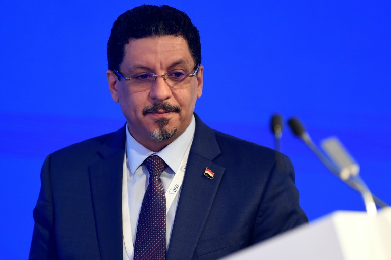  Yemen government names top diplomat as new premier