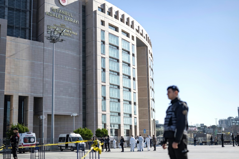  Three die in ‘terrorist’ attack outside Istanbul court