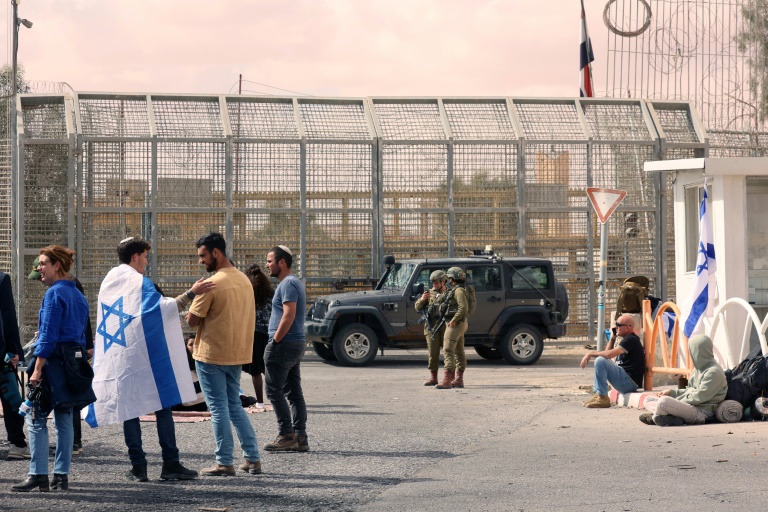  Israeli protesters block aid convoys bound for Gaza