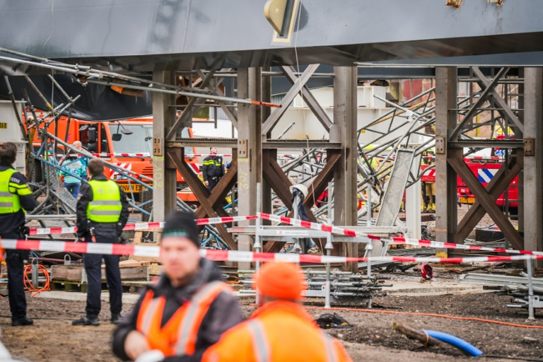  Two dead, two hurt in Dutch bridge accident