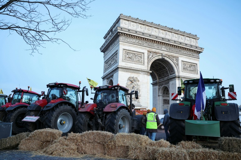 French farmers protest near Paris’s Arc de Triomphe