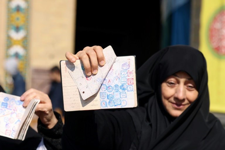  Iranians split on whether to vote or not in elections