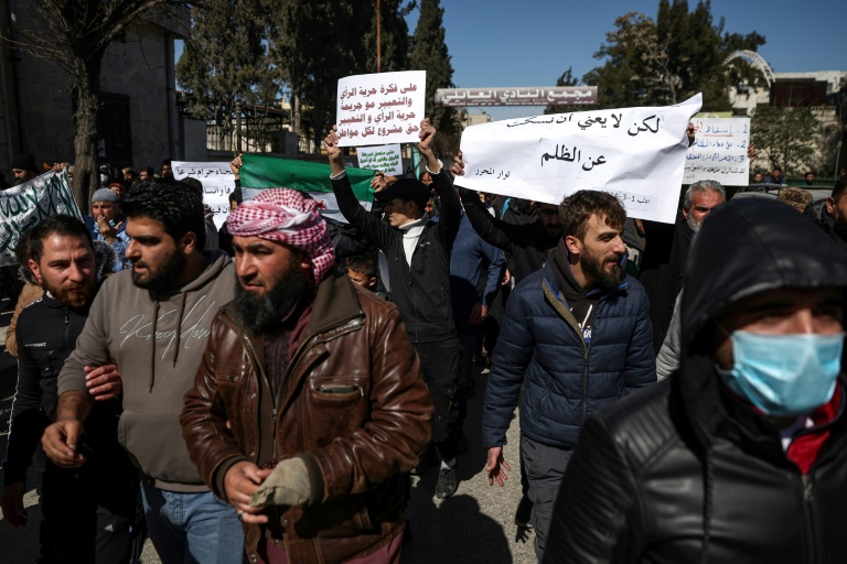 Hundreds join rare protests against Syria’s jihadist rebels