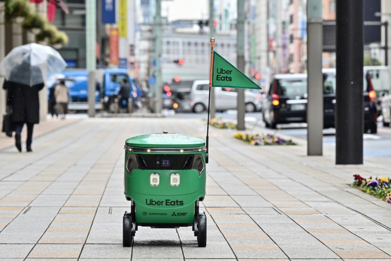  Uber Eats starts robot deliveries in Tokyo