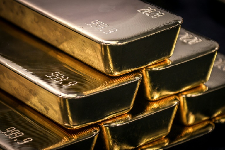  Gold hits record peak on US rate cut hopes