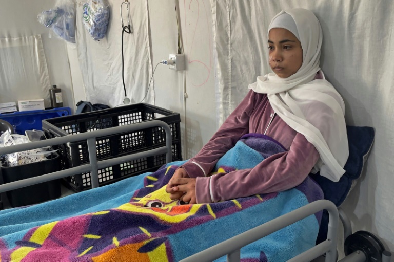  Gaza girl emerges from rubble days after Israeli raid killed family