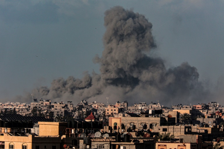  Israel-Hamas war rages in besieged Gaza on eve of Ramadan
