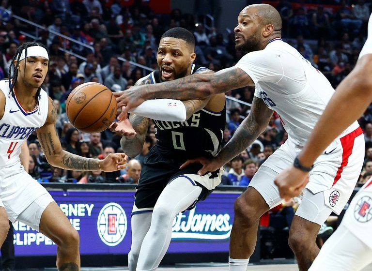  Lillard, Antetokounmpo shine as Bucks hold off Clippers