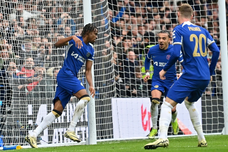  Chelsea survive Leicester scare to reach FA Cup semi-finals