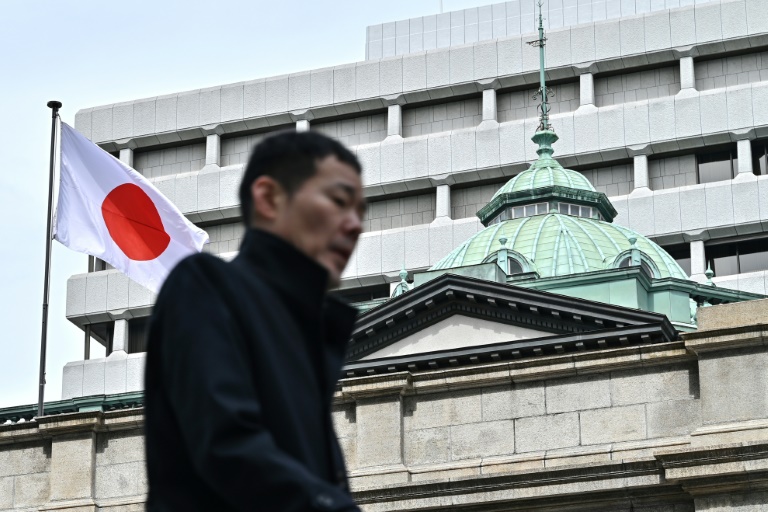  Bank of Japan scraps negative interest rate