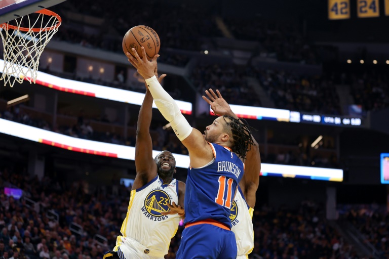  Brunson, Knicks tame Warriors as Lakers romp