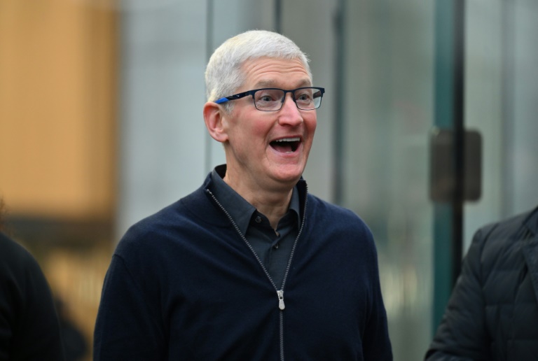  Apple CEO in China ahead of Shanghai store opening