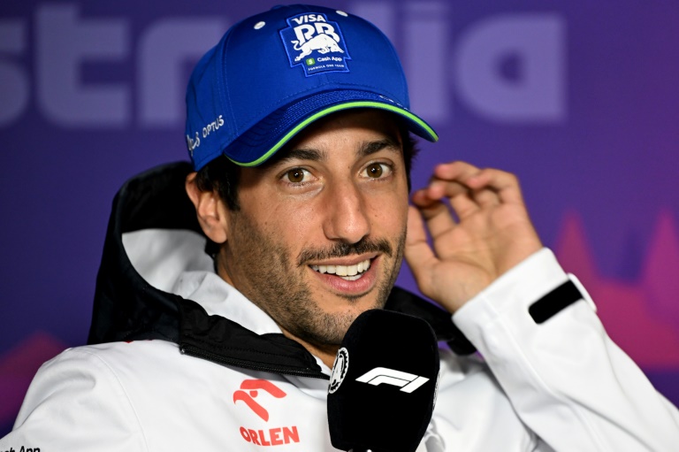  Ricciardo distances himself from Red Bull move