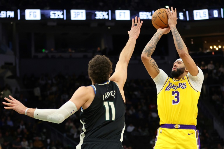  Davis leads Lakers comeback over Bucks in overtime thriller