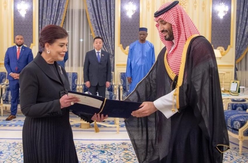  Iraqi Ambassador submits her credentials to Saudi Crown Prince