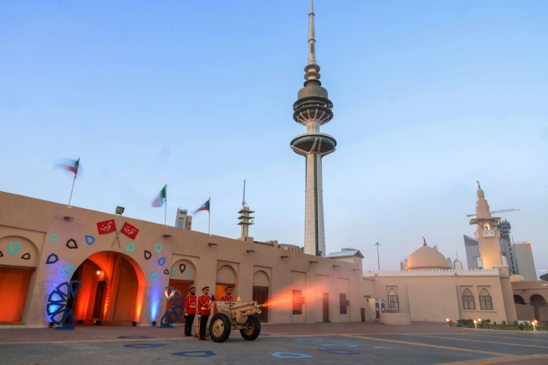  Kuwait, under new emir, votes yet again