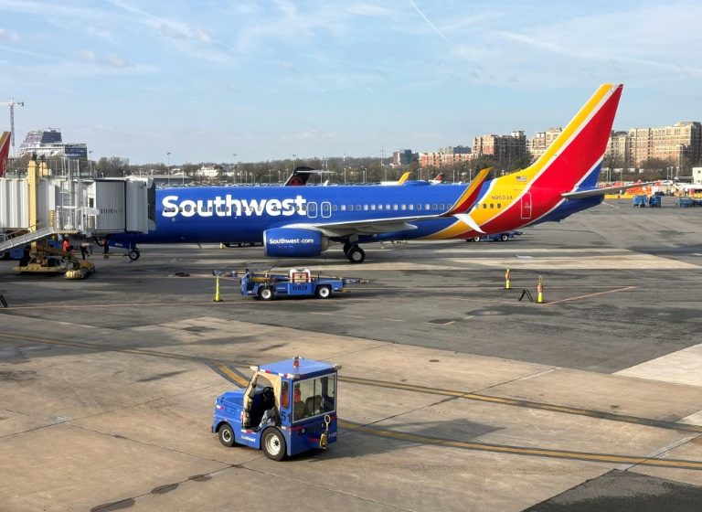  Southwest Airlines delays departure of Boeing 737 due to engine fire