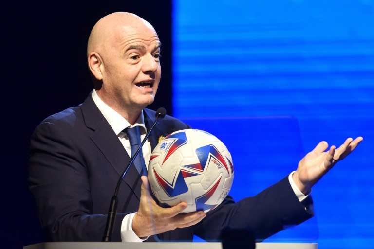  FIFA president urges fight against racism in football
