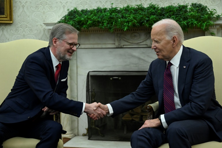  Biden renews Ukraine aid plea as Czech PM visits