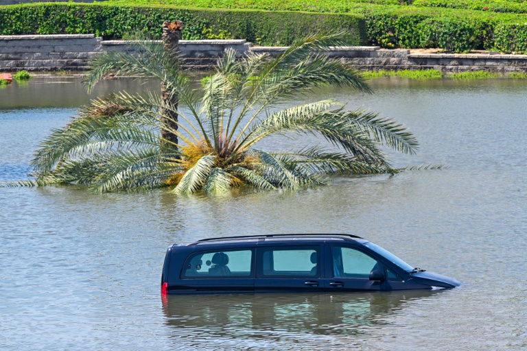  Slow recovery as Dubai airport, roads still plagued by floods