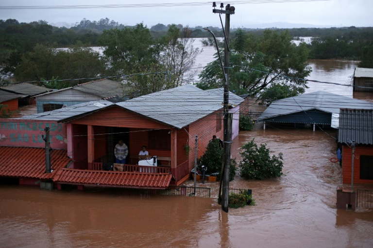  Dams strain as water, death toll keep rising in south Brazil