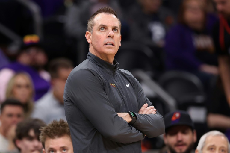  NBA Suns fire Vogel after one season as head coach