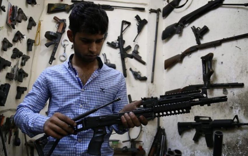  Iraqi Interior Ministry begins buying medium-range weapons from citizens